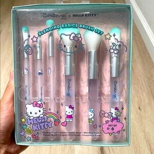 the CREME Shop x Hello Kitty Blending Basics Brush Set